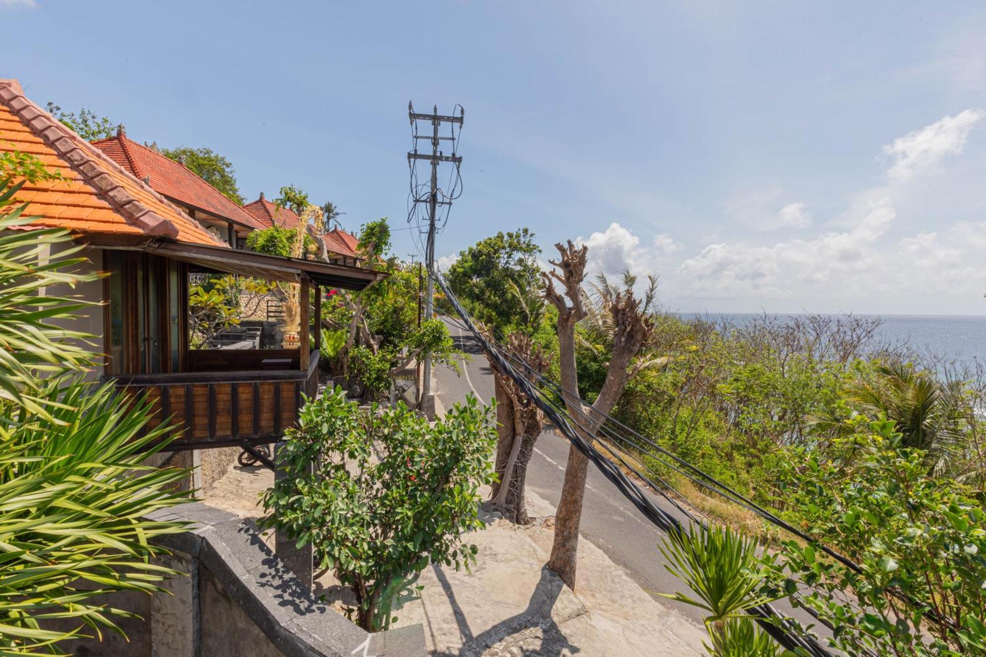 Manta Cottages With Sea View Batununggul Eksteriør billede