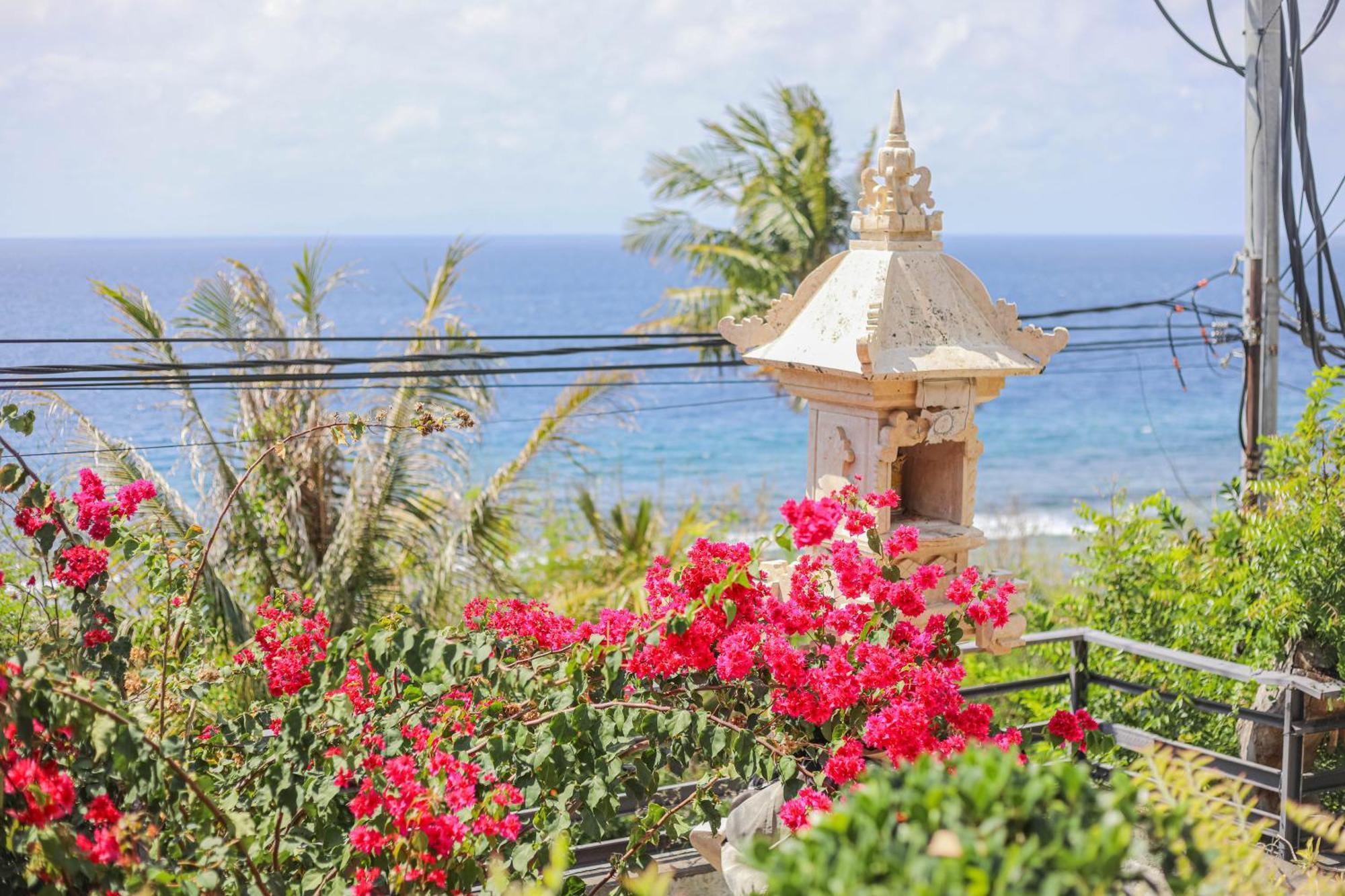 Manta Cottages With Sea View Batununggul Eksteriør billede