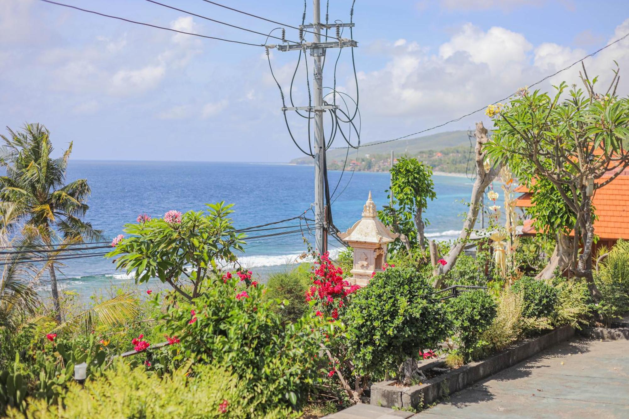Manta Cottages With Sea View Batununggul Eksteriør billede