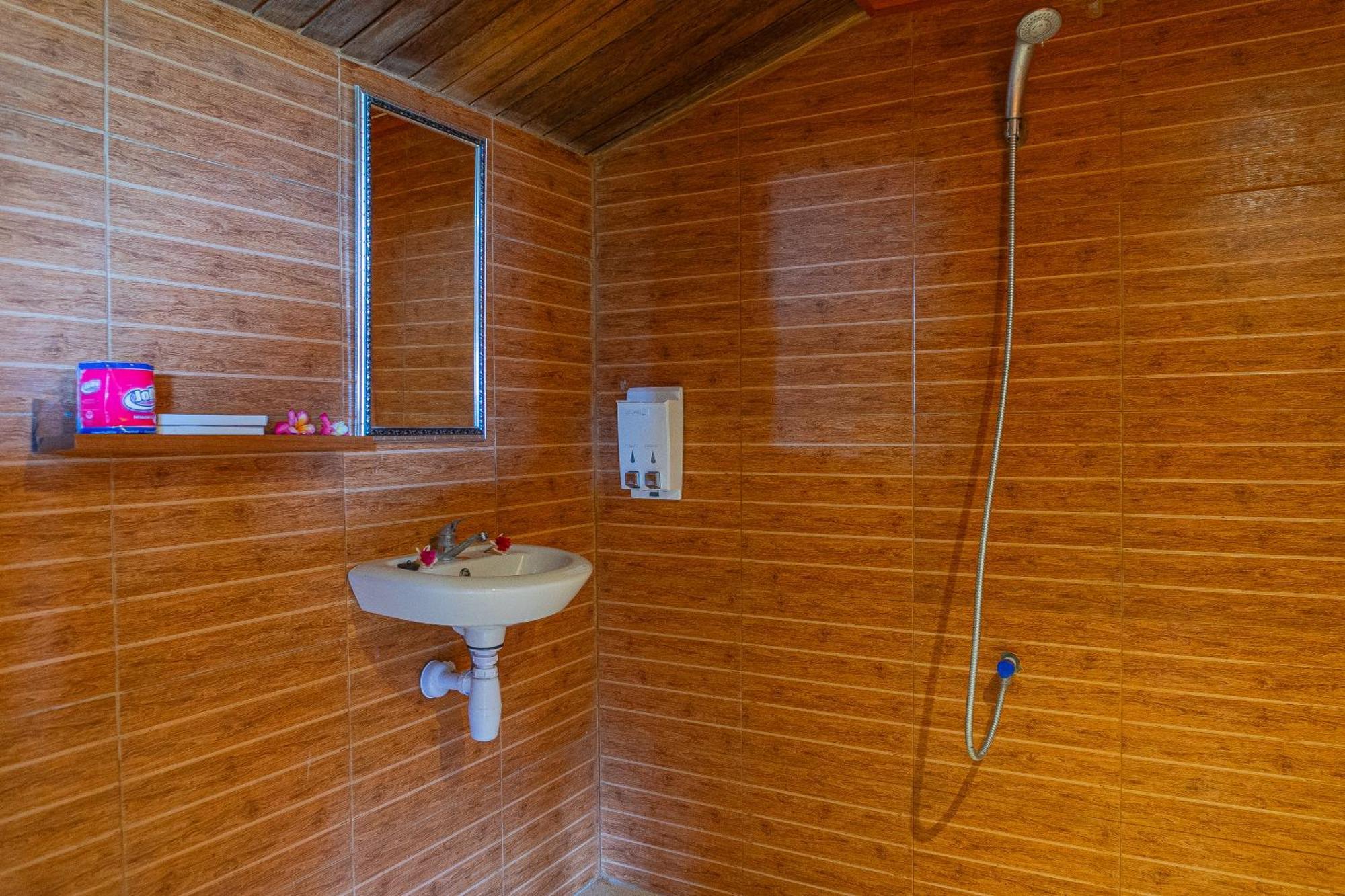 Manta Cottages With Sea View Batununggul Eksteriør billede