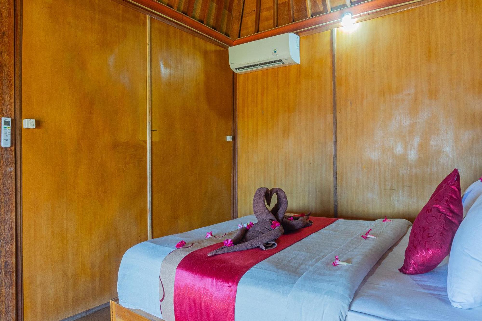 Manta Cottages With Sea View Batununggul Eksteriør billede
